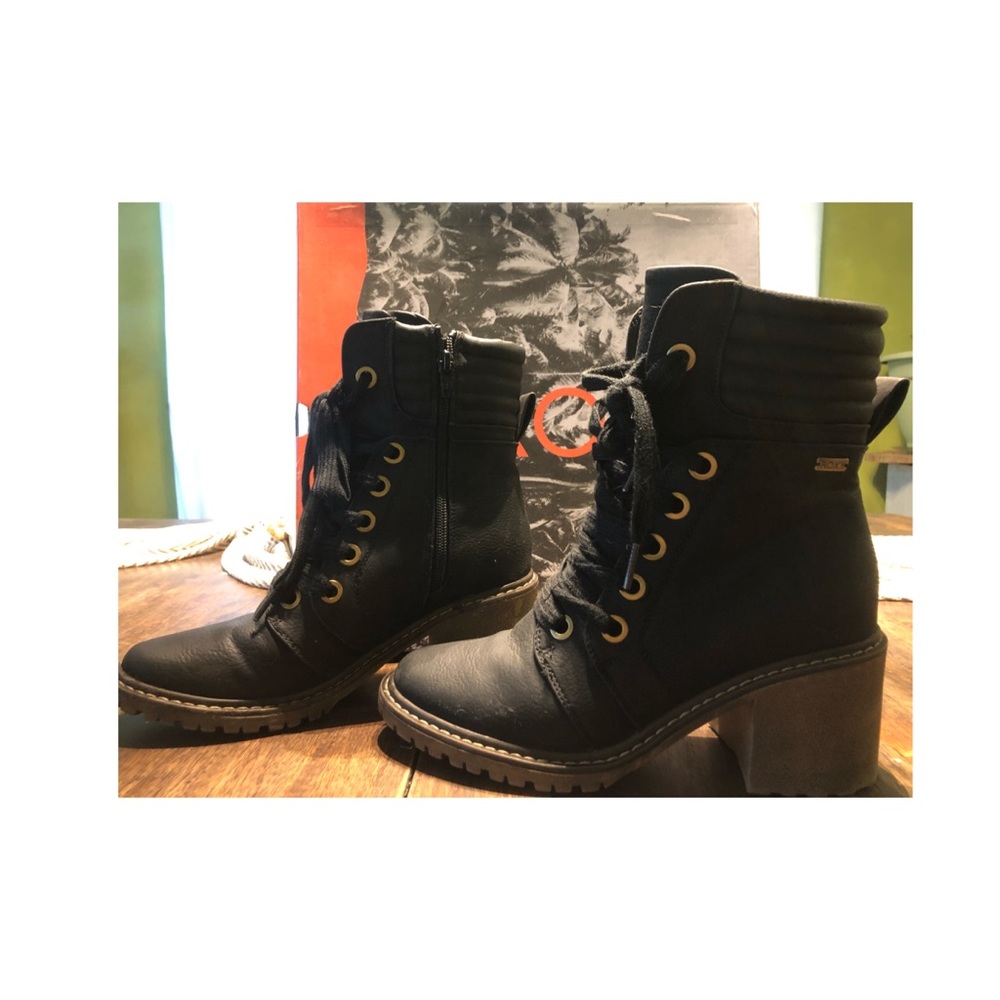 Roxy Out and About Lace Up Boots